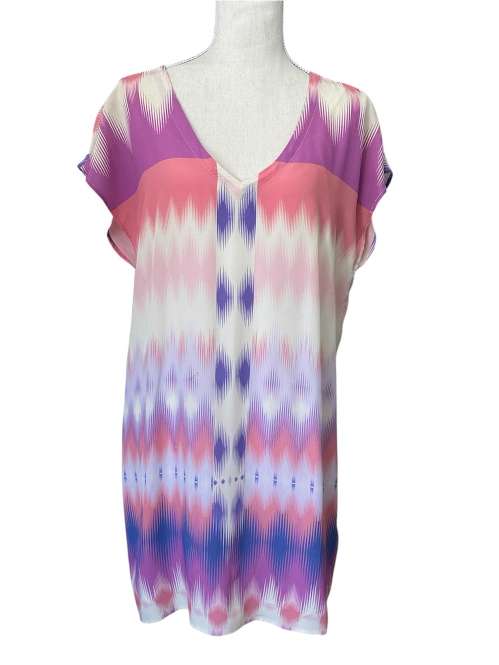 charlie jade Pink and Cream Ikat V-Neck Dress Women’s Size Small